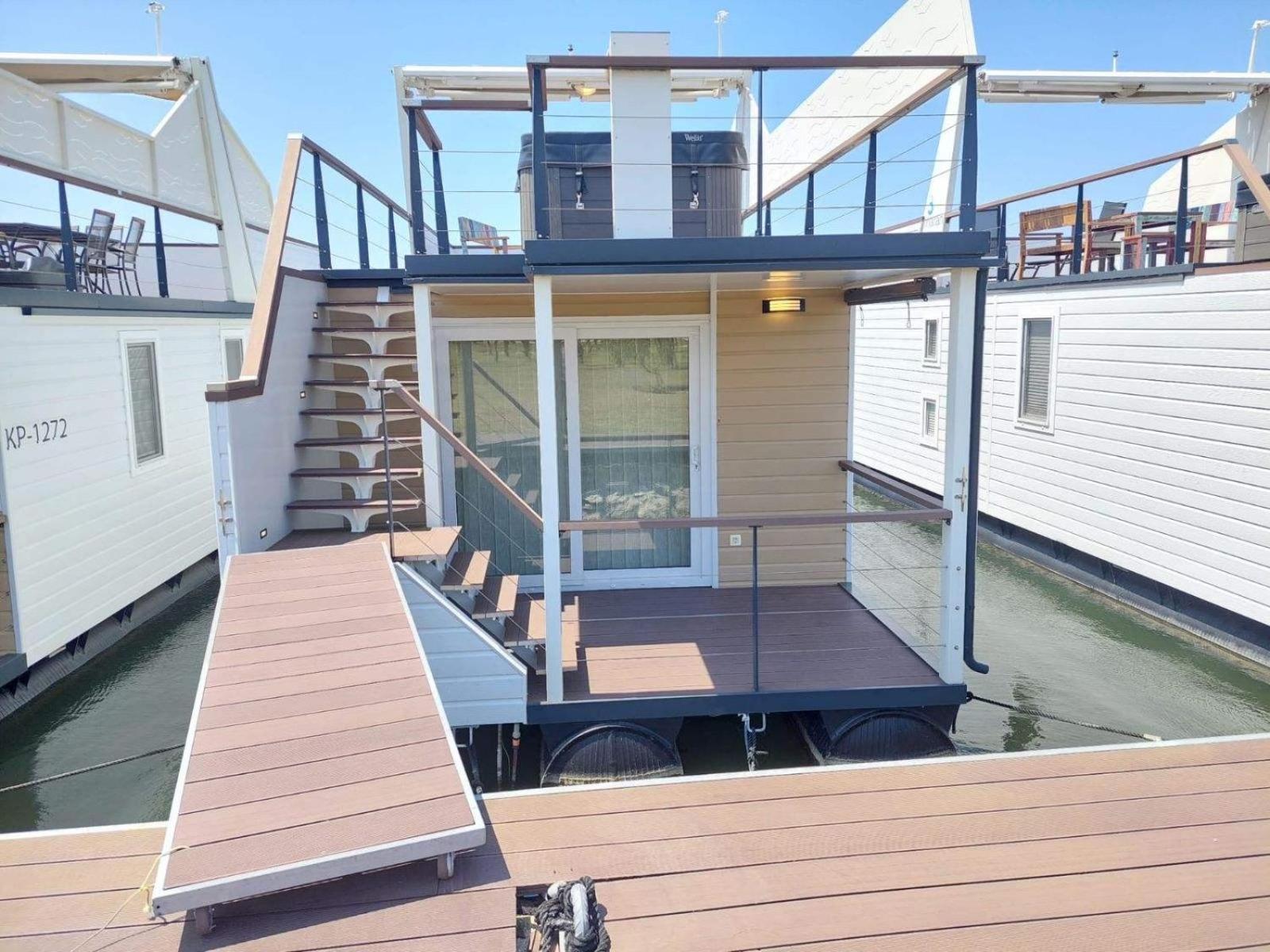 Вилла House Boat Oliva - Floating House Пула Экстерьер фото
